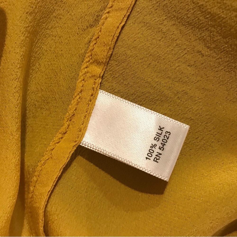 Silk Banana Republic Top - Picture 5 of 5